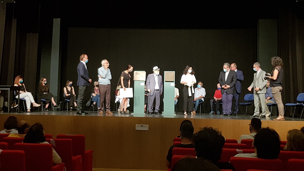 sul palco durante la consegna del premio Ronzat 