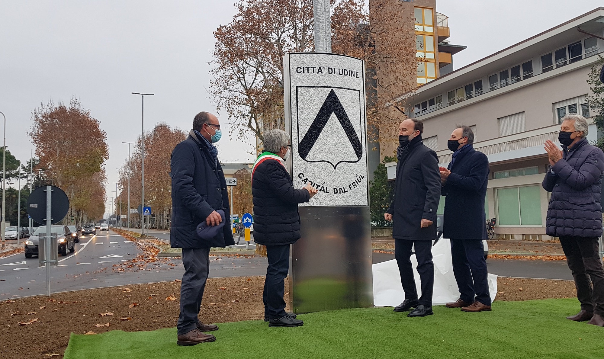 il mosaico al momento della presentazione 2