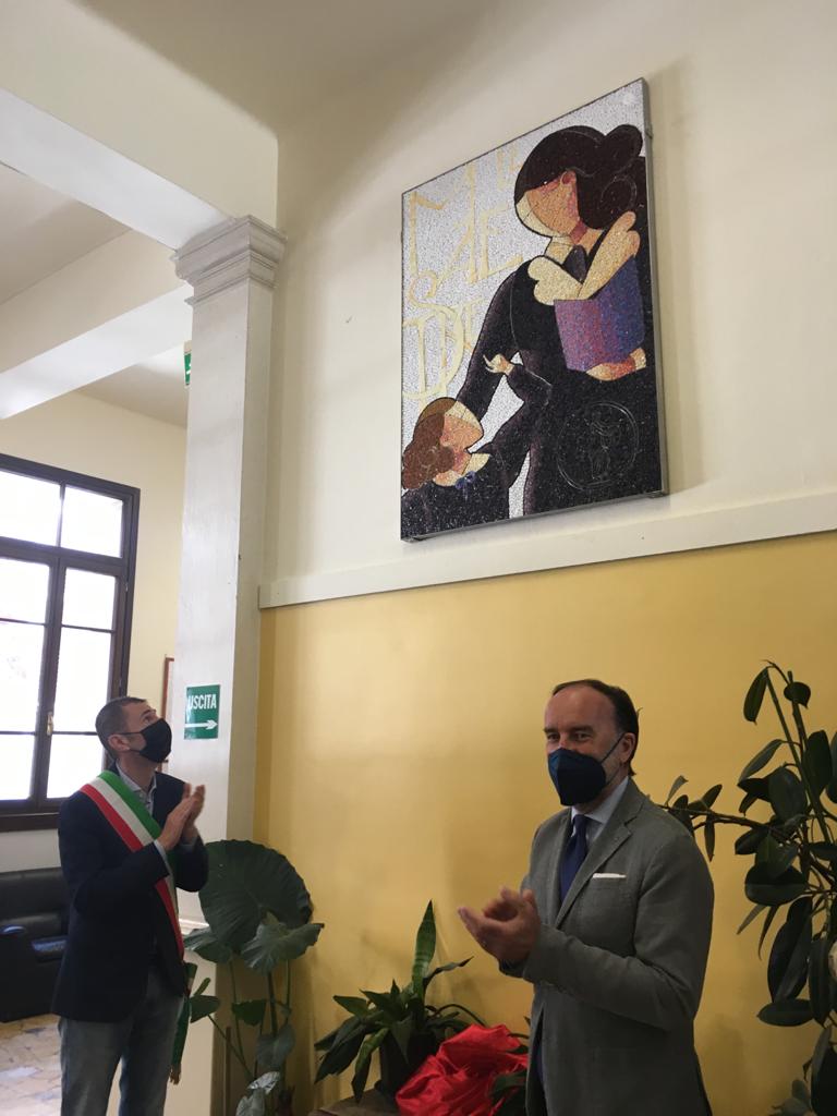 Mayor Ciriani and President Lovison and the mosaic of Chiara Platolino at the Gabelli school in Pordenone