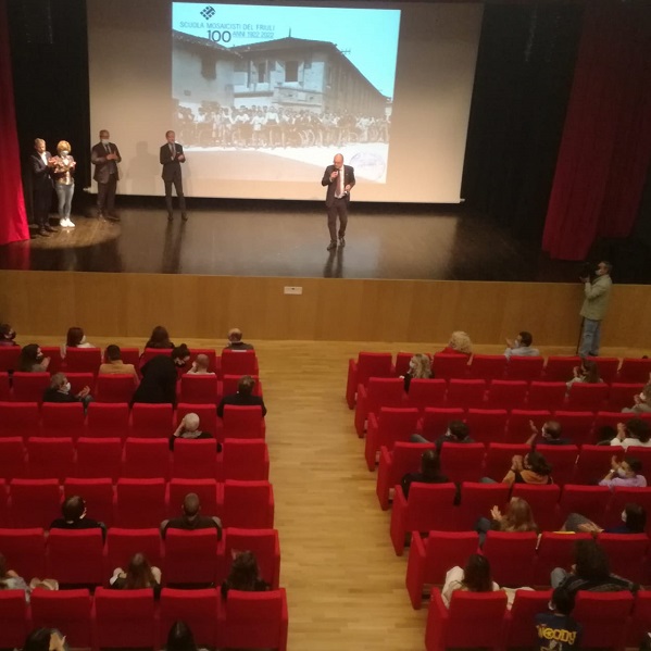 autorità e pubblico