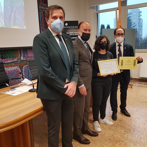 premio Gonano_ex presidente Rotary Sergio Dus_presidente Scuola Mosaicisti Stefano Lovison_allieva Chiara Fornasari_presidente Rotary Davide Petralia