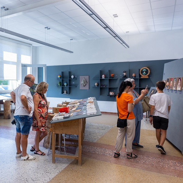 visitatori nel laboratorio del secondo corso 2022