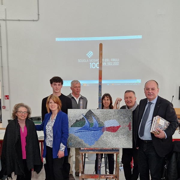 consegna mosaico al liceo Fabiani